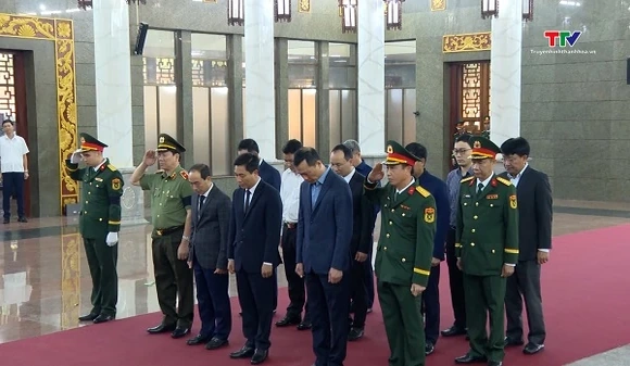Đoàn đại biểu tỉnh Thanh Hóa viếng Đại tướng, Anh hùng Lực lượng vũ trang nhân dân Lê Văn Dũng