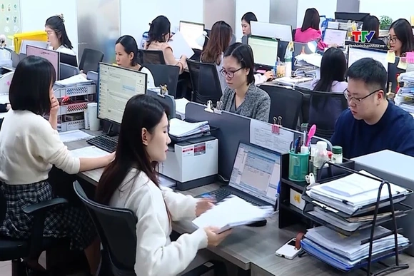 Tổng doanh thu thương mại điện tử Việt Nam năm 2025 đạt gần 430.000 tỷ đồng
