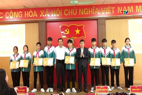 Xã Kim Tân khen thưởng Kỳ thi học sinh giỏi cấp tỉnh năm học 2025 - 2026