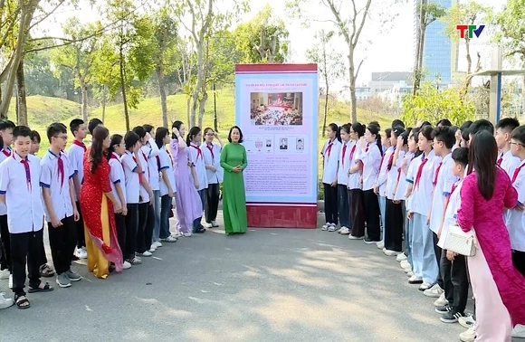 Triển lãm tranh cổ động chào mừng Đại hội đại biểu toàn quốc lần thứ XIV của Đảng