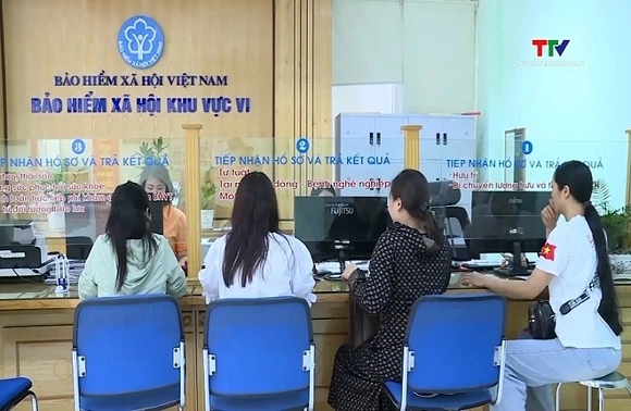 Người cận nghèo và người từ đủ 75 tuổi hưởng trợ cấp hưu trí xã hội được hưởng 100% chi phí khám chữ