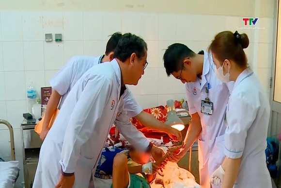 Cảnh báo nguy cơ tai nạn pháo nổ ở trẻ em dịp Tết Nguyên đán