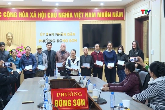 Hội Người cao tuổi tỉnh trao quà Tết cho hội viên