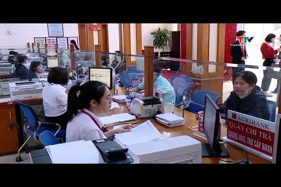 Tín dụng dự báo rời bất động sản, gây khó khăn ngân hàng top dưới