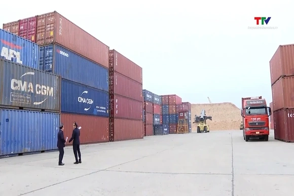 Phấn đấu thu ngân sách xuất nhập khẩu năm 2026 đạt 451 nghìn tỷ đồng