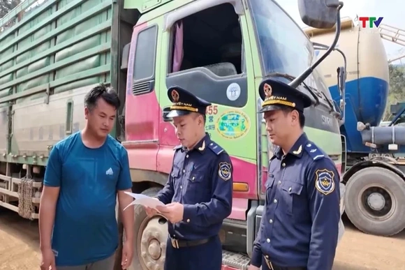 Quản lý hàng hóa khu vực biên giới dịp cận Tết