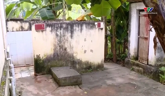 Nỗi ám ảnh mang tên “Nhà vệ sinh trường học”