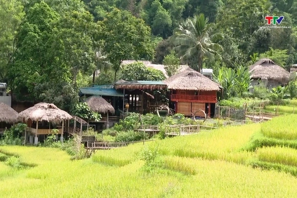 Nông dân Pù Luông làm du lịch