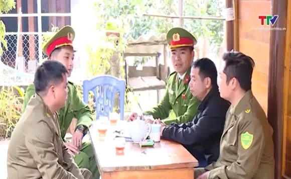 Tích cực vận động, thu hồi vũ khí, vật liệu nổ, công cụ hỗ trợ và pháo
