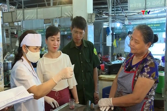 Bộ Y tế yêu cầu tăng cường phòng ngừa ngộ độc thực phẩm dịp Tết và mùa Lễ hội