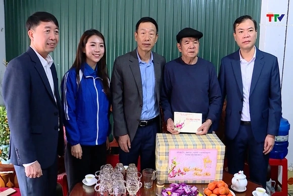 Phó Chủ tịch UBND tỉnh Lê Quang Hùng thăm, kiểm tra sản xuất, đời sống tại các xã Như Xuân, Như Than