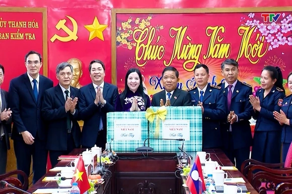 Đoàn công tác của Ủy ban Kiểm tra Tỉnh ủy, Thanh Tra tỉnh Hủa phăn thăm, chúc Tết Ủy ban Kiểm tra Tỉ