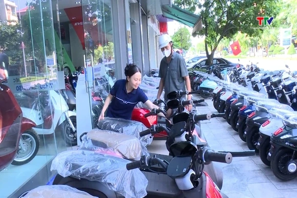 Giá xe máy giảm sâu, thị trường sôi động dịp tết Nguyên Đán