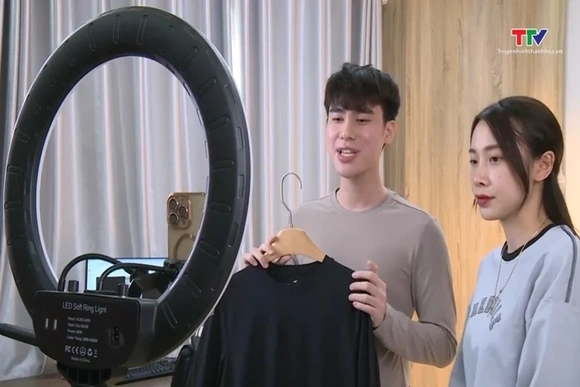 63% người tiêu dùng Việt Nam sắm Tết qua sàn thương mại điện tử