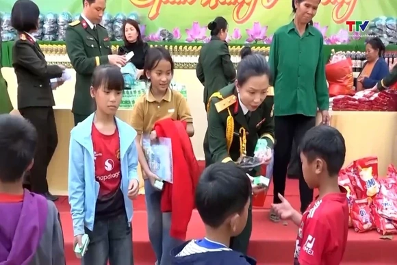 Xuân về trên nẻo biên cương