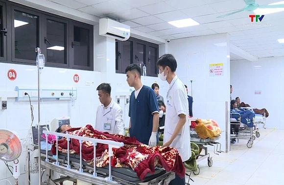 Khẩn trương cấp cứu cho 10 bệnh nhân trong vụ tai nạn thương tích tập thể tại phường Nghi Sơn