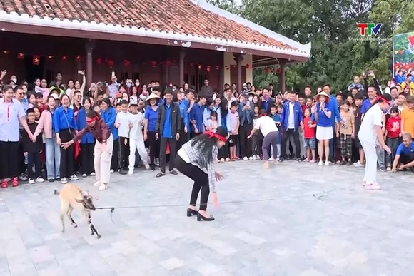 Sôi nổi trò chơi dân gian tại phường Hạc Thành