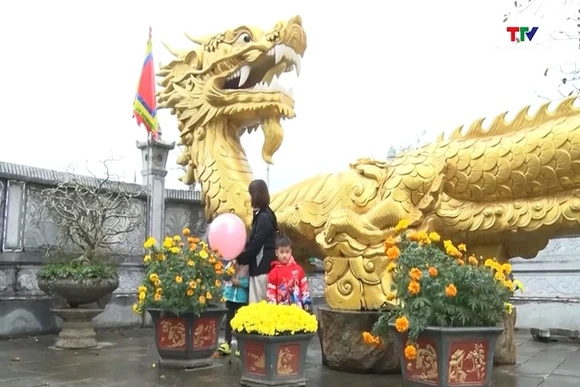 Giữ gìn cảnh quan di tích dịp đầu xuân
