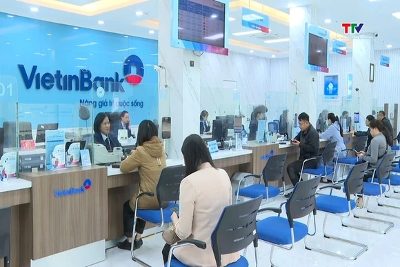 Lợi nhuận ngân hàng vượt kỳ vọng, tín dụng tăng gần 20%
