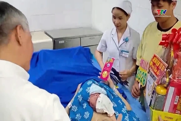 Chào đón những công dân nhí đầu tiên của năm Bính Ngọ