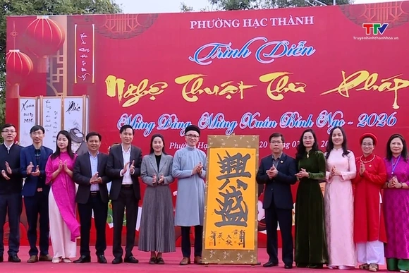 Trình diễn nghệ thuật thư pháp mừng Đảng, mừng Xuân Bính Ngọ 2026