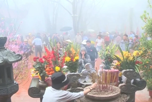 Am Tiên linh thiêng trong ngày “Mở cổng trời”