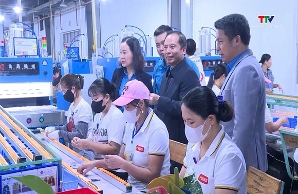 Công nhân trở lại làm việc ổn định sau Tết