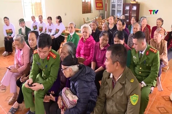 Công an xã Cẩm Thạch chủ động phòng, chống lừa đảo trên không gian mạng