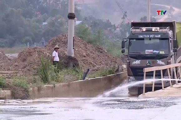 Đảm bảo an toàn giao thông tại khu vực triển khai dự án san lấp ở xã Triệu Lộc