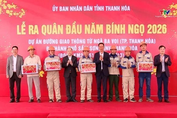 Phó Bí thư Tỉnh ủy Trịnh Tuấn Sinh dự lễ ra quân đầu năm