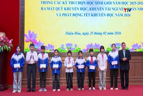 Gần 1 tỷ đồng ủng hộ Quỹ khuyến học, khuyến tài Nguyễn Quán Nho