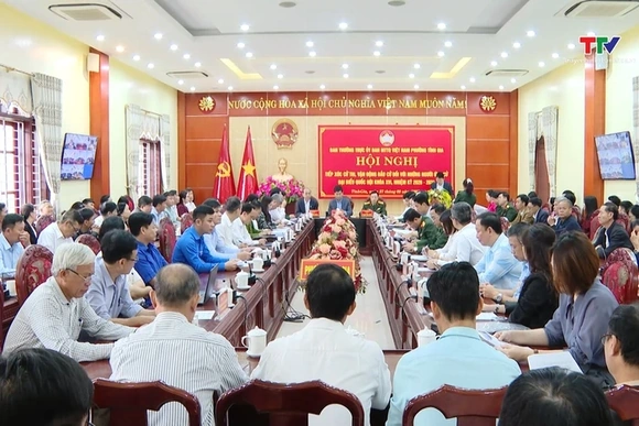 Các ứng cử viên đại biểu Quốc hội khoá XVI tiếp xúc cử tri đơn vị bầu cử số 3