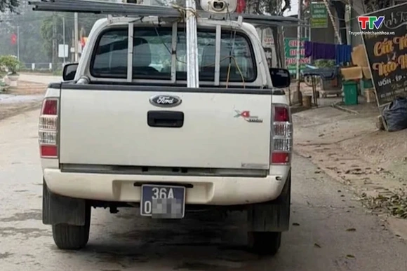 Cảnh sát giao thông Thanh Hóa xử phạt xe biển xanh vi phạm giao thông