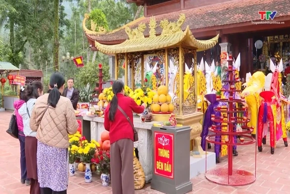 Biến tướng dịch vụ tâm linh tại Di tích Quốc gia Phủ Na