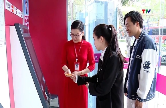 Gần 90% người trưởng thành Việt Nam sở hữu tài khoản thanh toán không dùng tiền mặt