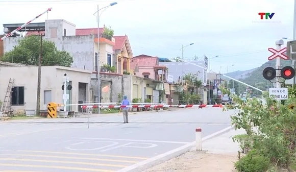 Xử lý gần 200 trường hợp vi phạm giao thông đường sắt