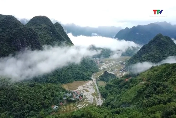 Về với bản Lặn Trong