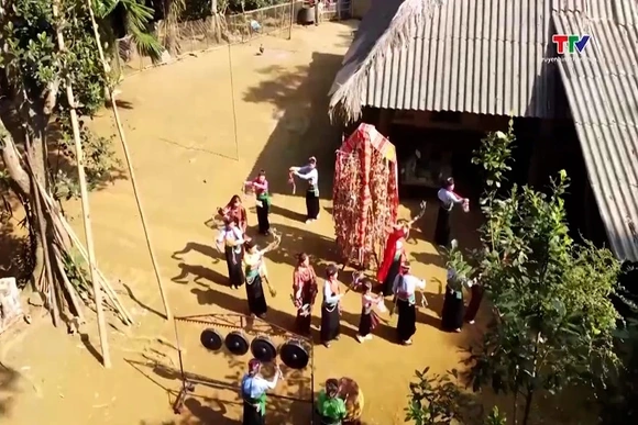 Ngày xuân vui hội Pôồn Pôông