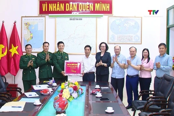 Bí thư Tỉnh ủy Nguyễn Doãn Anh thăm đồn Biên phòng Tén Tằn