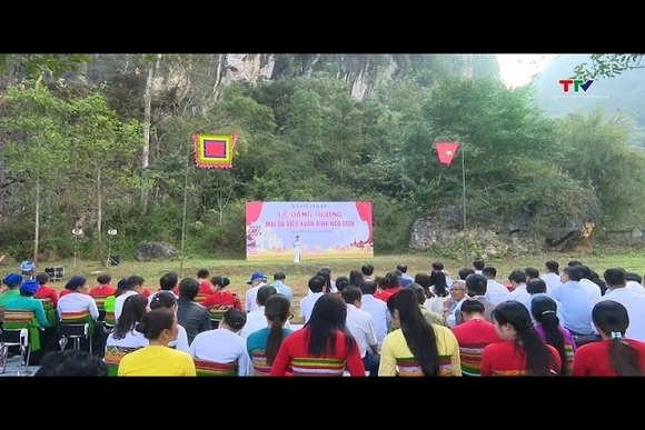 Lễ dâng hương khu di tích khảo cổ học Mái Đá Điều xã Bá Thước