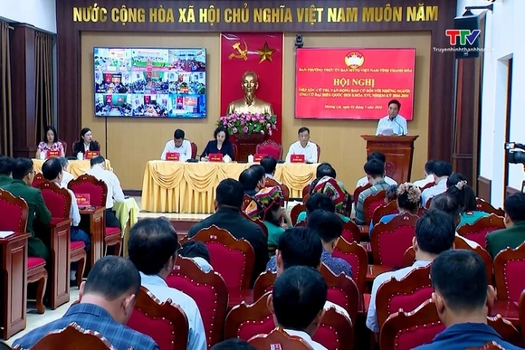 Bí thư Tỉnh ủy Nguyễn Doãn Anh và các ứng cử viên ĐBQH, Đại biểu HĐND tỉnh tiếp xúc cử tri, vận động