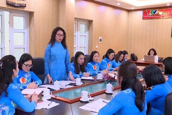 Phụ nữ gửi trọn niềm tin qua lá phiếu