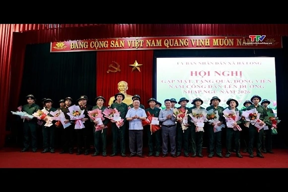 Xã Hà Long gặp mặt thanh niên lên đường nhập ngũ