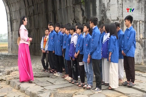 Đánh thức tình yêu quê hương trong thế hệ trẻ