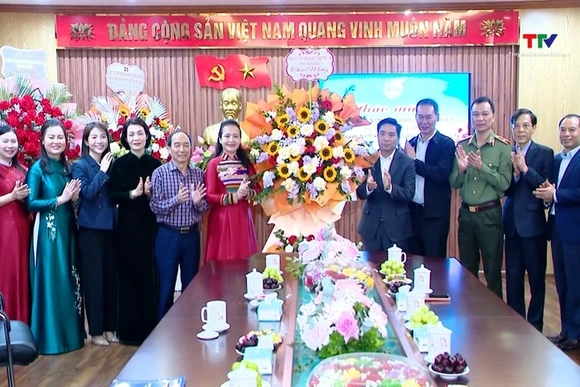 Bí thư Tỉnh ủy Nguyễn Doãn Anh chúc mừng Ngày Quốc tế Phụ nữ 8/3