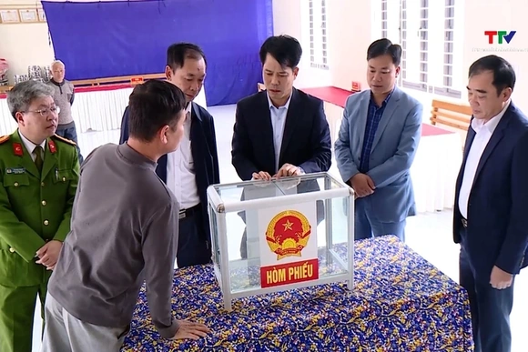Giám sát việc lãnh đạo, chỉ đạo và tổ chức thực hiện công tác bầu cử