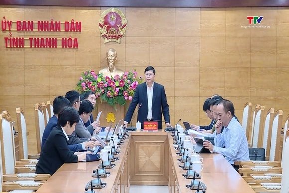Phó Chủ tịch Thường trực UBND tỉnh Mai Xuân Liêm nghe báo cáo công tác chuẩn bị khởi công dự án