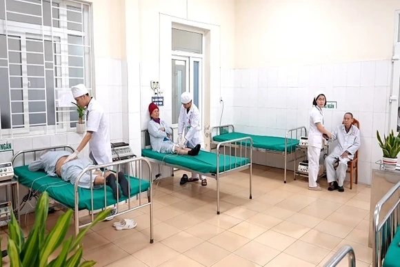 Thu hút, tuyển dụng bác sĩ về tuyến y tế cơ sở