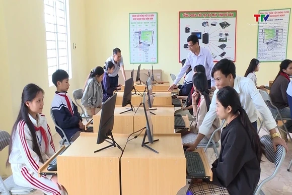 Các trường học tích cực hưởng ứng cuộc thi trực tuyến về bầu cử