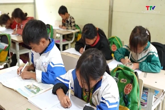 Những con chữ vượt núi